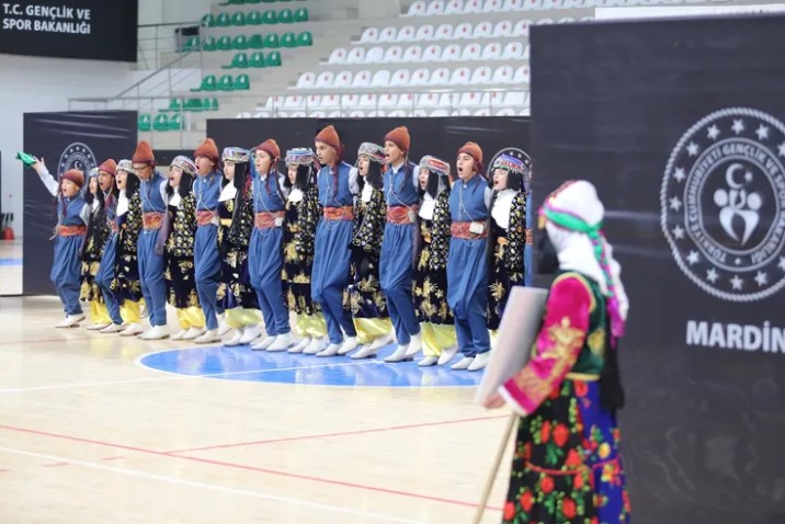 Mardin'de Halk Oyunları Şöleni
