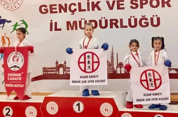 Keşan Öndercan'dan 53 Karate Madalyası
