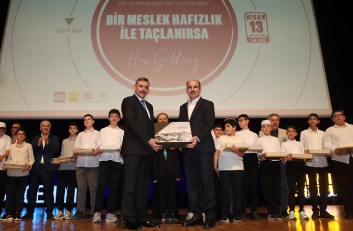 Erzurum Valisi Konya'da Hafızlarla Buluştu
