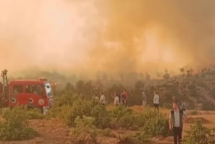 Orman Yangını Dumanı Hayatı Tehdit Ediyor









