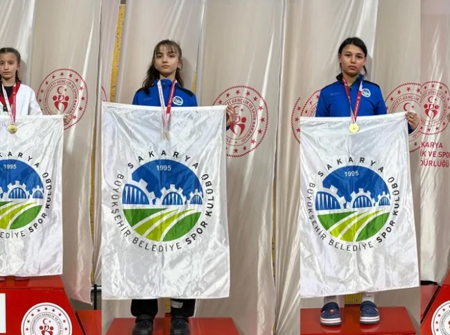 Sakarya Taekwondo'da Dörtlü Şampiyonluk
