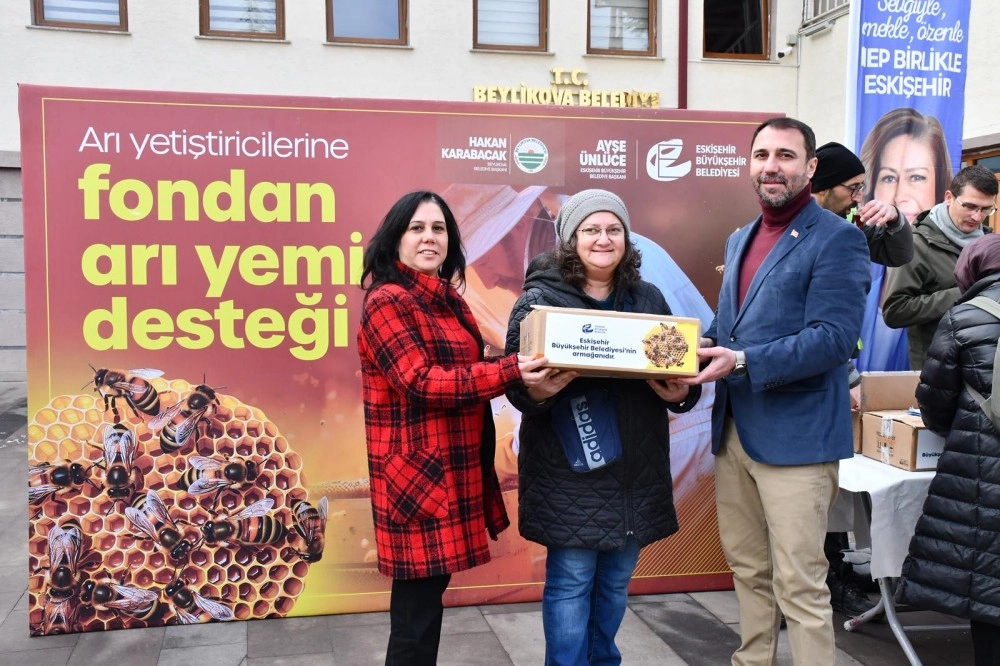 Eskişehir’de Üreticilere Arı Yemi Desteği Sürüyor