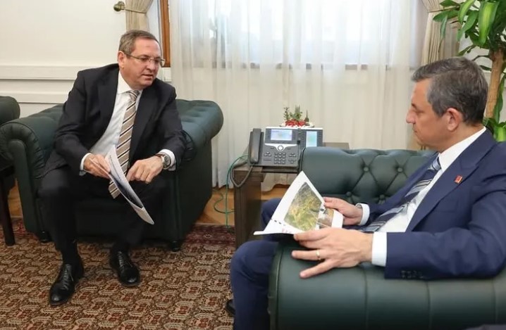 Ergin, Özgür Özel'e Ayvalık projelerini anlattı
