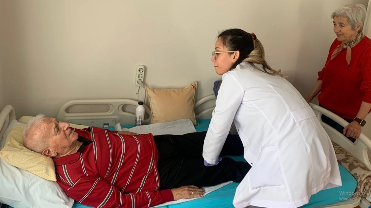 Muğla'da evlere ücretsiz fizyoterapi hizmeti başladı.
