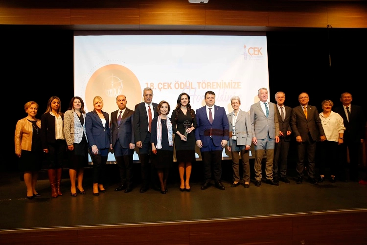 Dünyanın En İyi Öğretmenlerinden Birine Ödül
