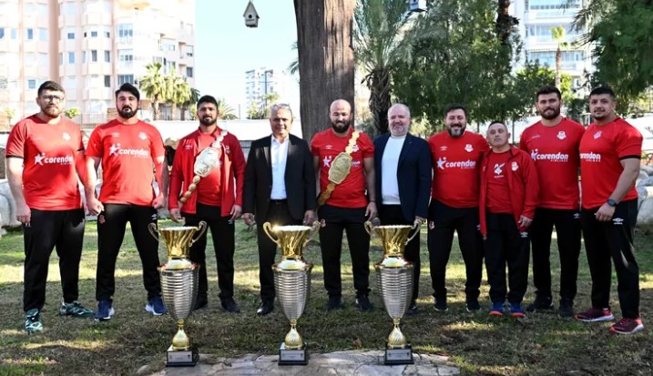 Antalya Muratpaşa Belediyesi Spor Kulübü'nde yeni bir yönetim kurulu oluşturuldu ve görev dağılımı yapıldı.  Özcan Yılmaz yeniden Yönetim Kurulu Başkanlığına seçilirken, Murat Şimşek ve Burcu Mehtap Zaman başkan yardımcılığı görevlerini üstlendiler. Erdal Özçivi ise kulüp koordinatörü oldu.

Kulübün 12 branşta (buz hokeyi, voleybol, basketbol, squash, güreş, futbol, yüzme, kickboks, cimnastik, tenis, drone ve espor) faaliyet gösterdiği belirtildi.  Güreş branşının sorumluluğu Yusuf Emrah Erdoğdu ve Adnan Tezgel'e verilirken, Başpehlivan Orhan Okulu'nun da yer aldığı takımın baş antrenörlüğünü Kemal Yılmaz yapacak.
