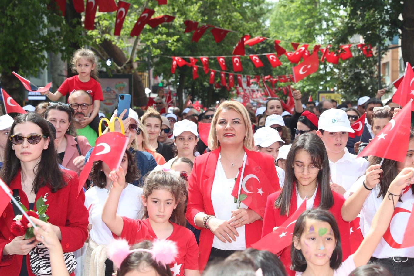 İzmit'te Çocuk Bayramı Şenliği!
