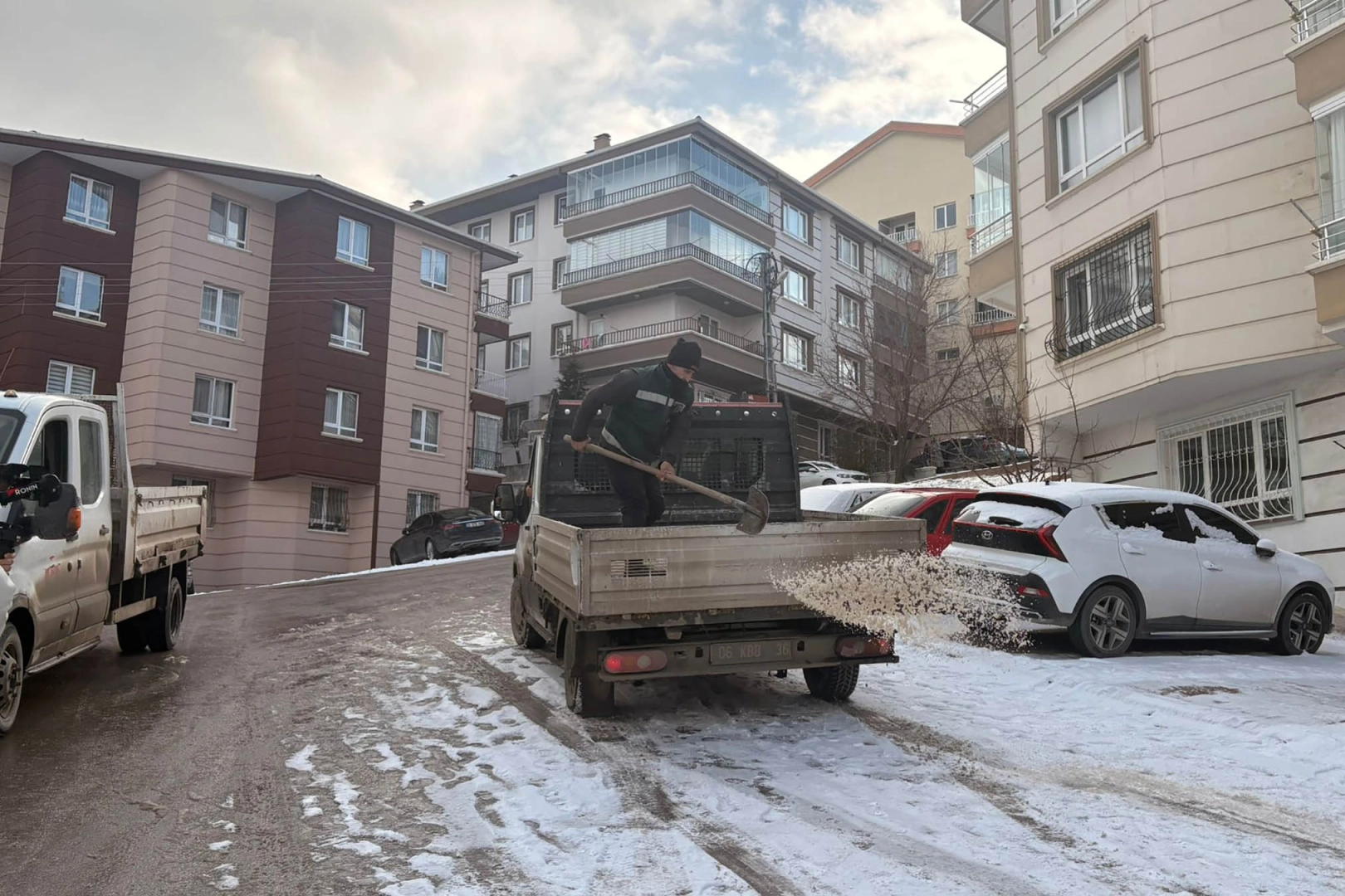 Ankara Keçiören’de karla mücadele 7/24 devam ediyor