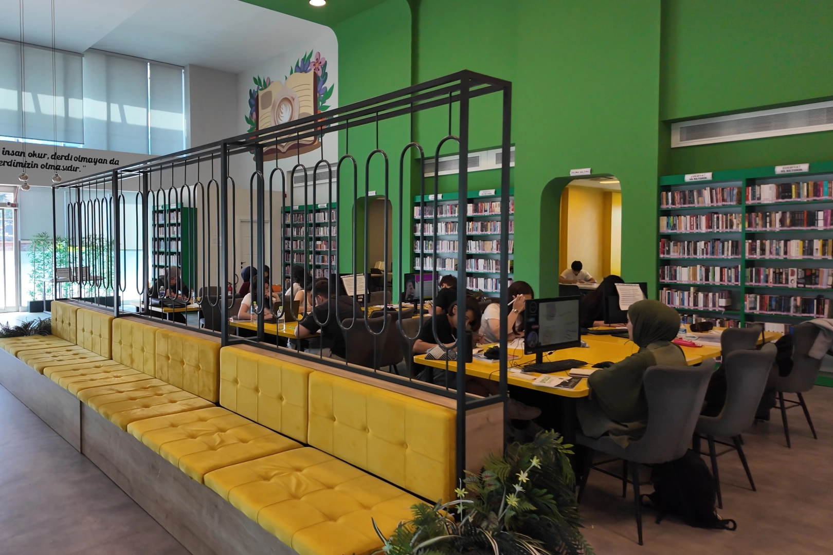 Çayırova'da Gençler 7/24 Açık Kütüphanelerden Memnun
