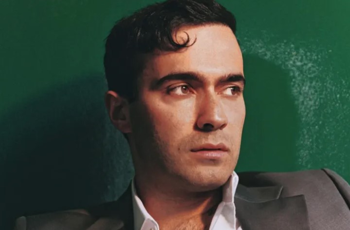 Mert Demir'den Kalplere Dokunan Yeni Şarkı
