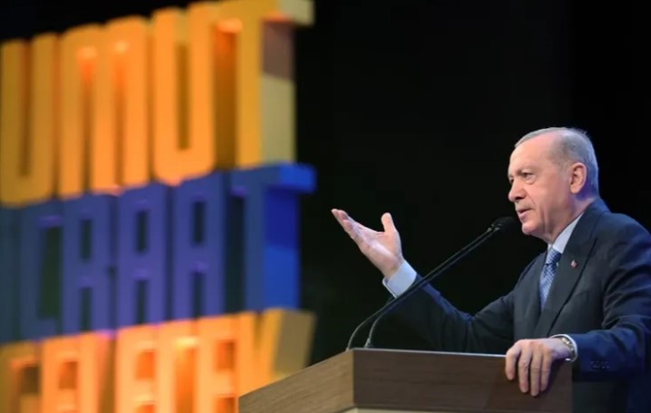 Erdoğan: AK Parti'nin Hikayesi Devam Edecek
