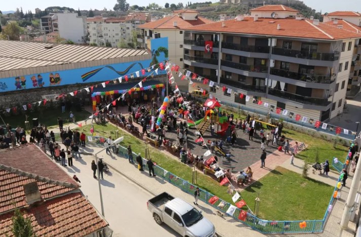 Selçuk'ta Yeni Mahalle Kütüphanesi Açıldı
