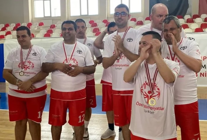 Balıkesirli Özel Çocuklar Ayvalık'ı Şampiyon Yaptı
