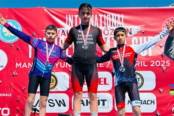 Karaman bisiklet takımı sporcuları, Manisa'daki yarışlarından derece kazandı