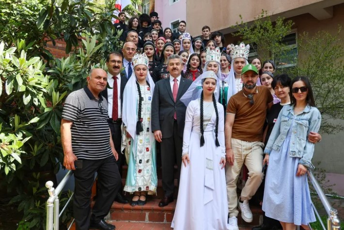 Artvin Valisi, 23 Nisan'ı Gürcü Çocuklarla Kutladı
