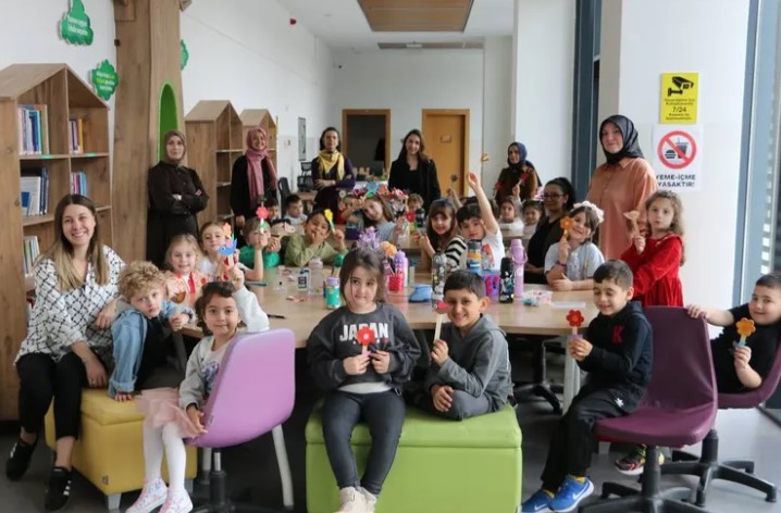 Minikler SGM Kütüphanesinde Kitaplarla Buluştu

