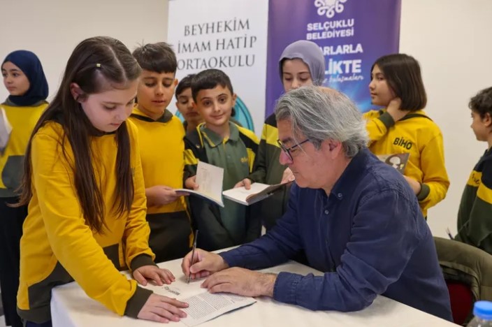 Yazarlar Selçuklu'da gençlerle buluştu
