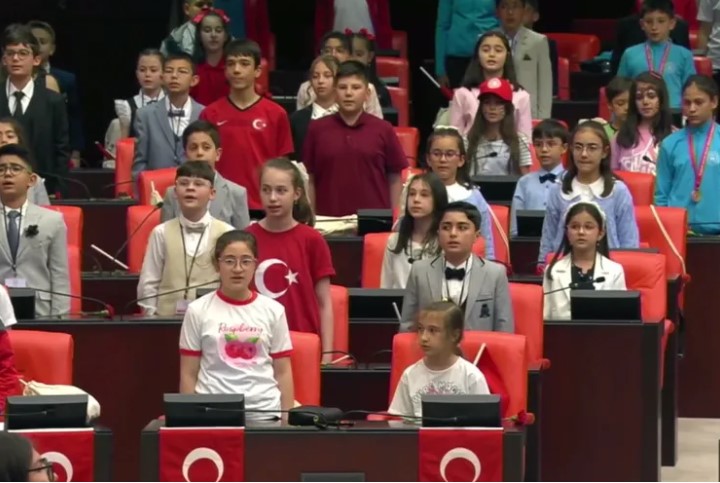 Çocuklar TBMM'yi yönetti
