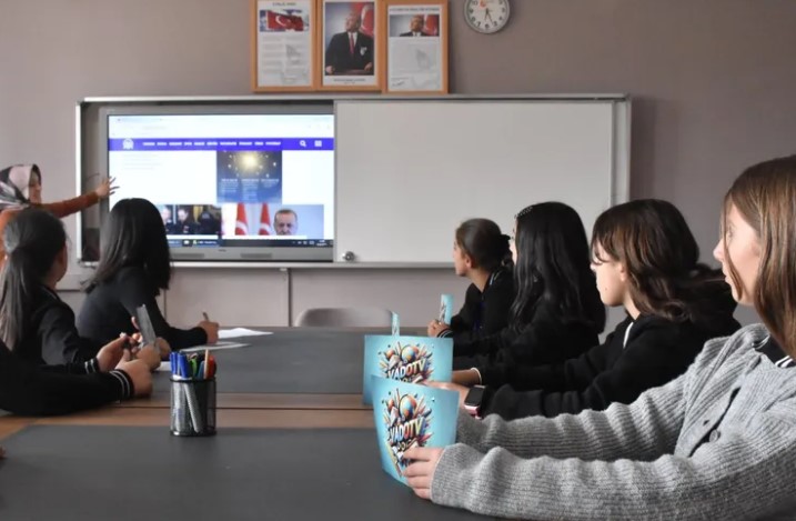 Tuşba'da Öğrenciler Gazeteci Olmayı Öğreniyor
