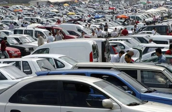 Nisan ayında ikinci el araç fiyatları, bir önceki aya göre %1,7 oranında artış gösterdi.  Bu artış, Mart ayındaki yükseliş trendinin devam ettiğini gösteriyor.  TÜİK verilerine göre son 12 ayda ikinci el araç fiyatları toplamda %9,26 artarken, aynı dönemde enflasyon %37,86 ve dolar kuru ise TL karşısında %18,8 oranında yükseldi.  VavaCars Ticari Grup Başkanı Serdıl Gözelekli, yaz aylarında piyasanın daha da hareketleneceğini ve yılın geri kalanında ikinci el araç talebinin artmasını beklediğini belirtti.
