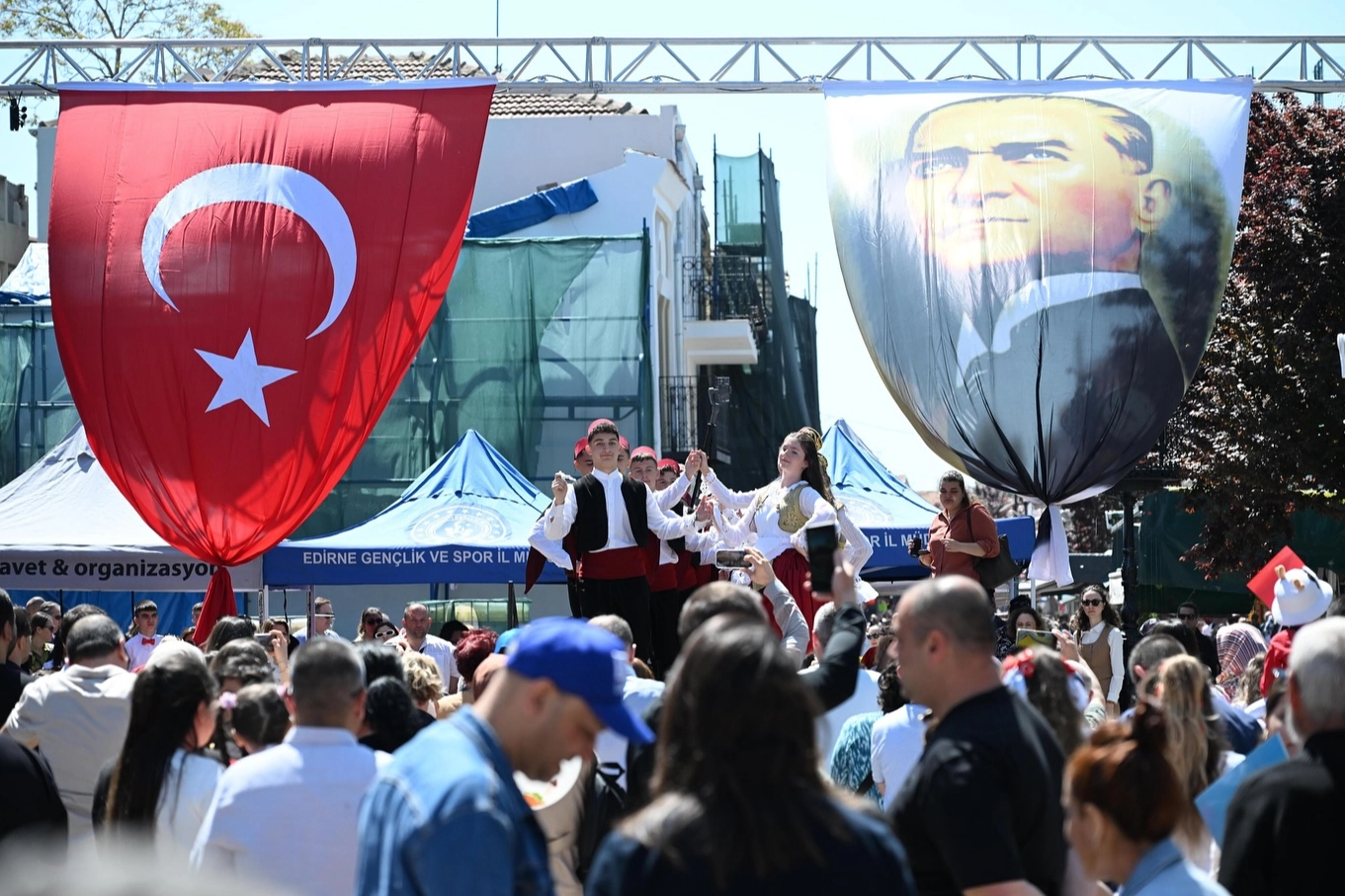 Balkan Çocukları Edirne'de 23 Nisan'ı Kutladı
