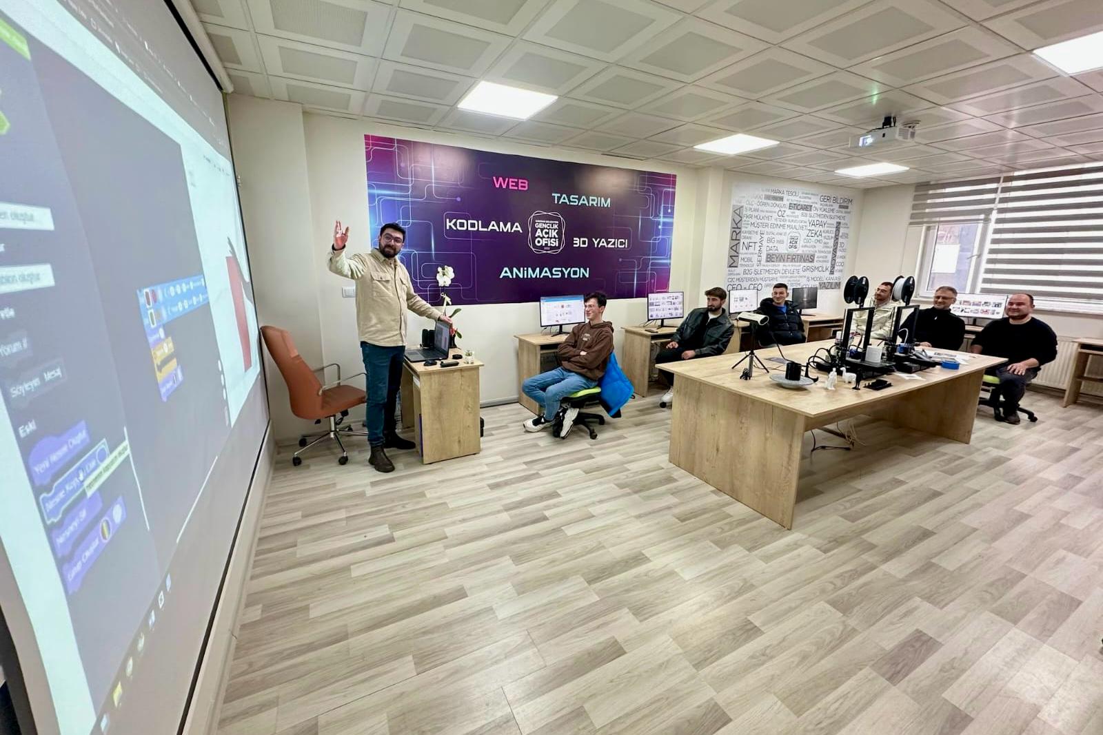 Giresun Belediyesi'nden öğrencilere "3D Yazıcı ve Tasarım" eğitimi