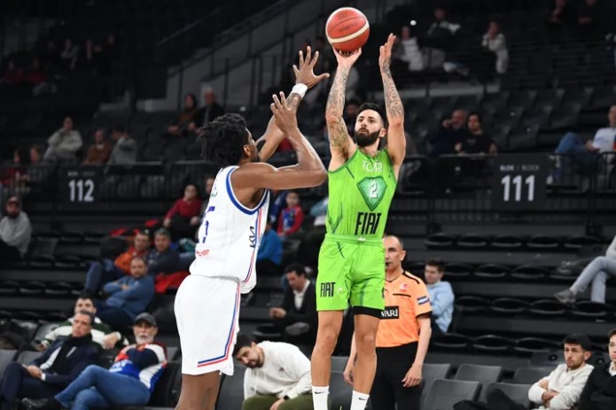 Efes'ten TOFAŞ'a net galibiyet
