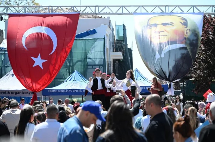 7 Ülke Çocukları Edirne'de 23 Nisan'ı Kutladı
