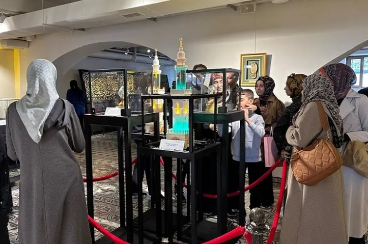 Konya'da Kutsal Emanetler Sergisi'ne Yoğun İlgi
