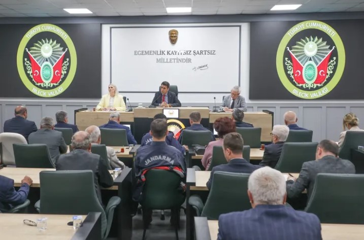 Bilecik Valisi, Muhtarlarla Birlikte Daha İyi Bir Gelecek İçin
