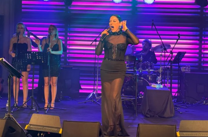 Aşkın Nur Yengi, Unutulmaz Bir Konser Verdi
