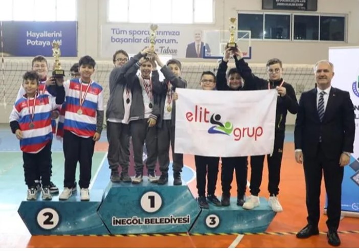 İnegöl Spor Festivali'nde İlk Kupa Töreni
