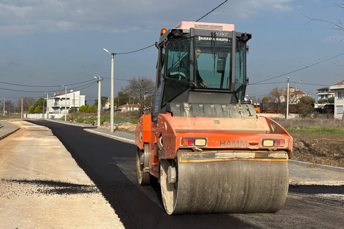 Balıkesir’de Yollar Yenileniyor: Sıcak Asfalt Aralıksız Devam Ediyor