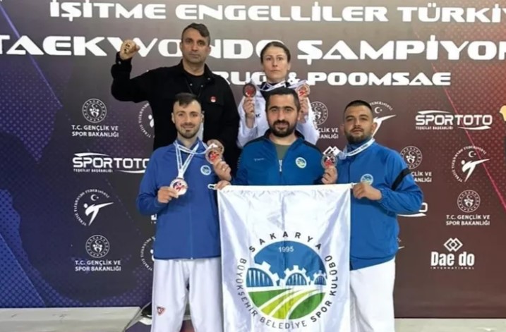 Sakaryalı Taekwondo'cular Antalya'da Madalya Kazandı
