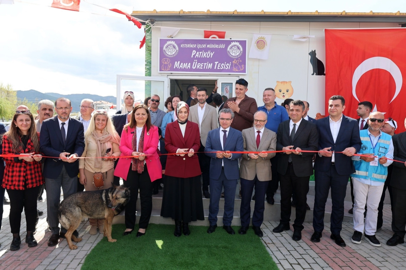 Afyonkarahisar'da Sahipsiz Hayvanlar İçin Mama Fabrikası Açıldı

