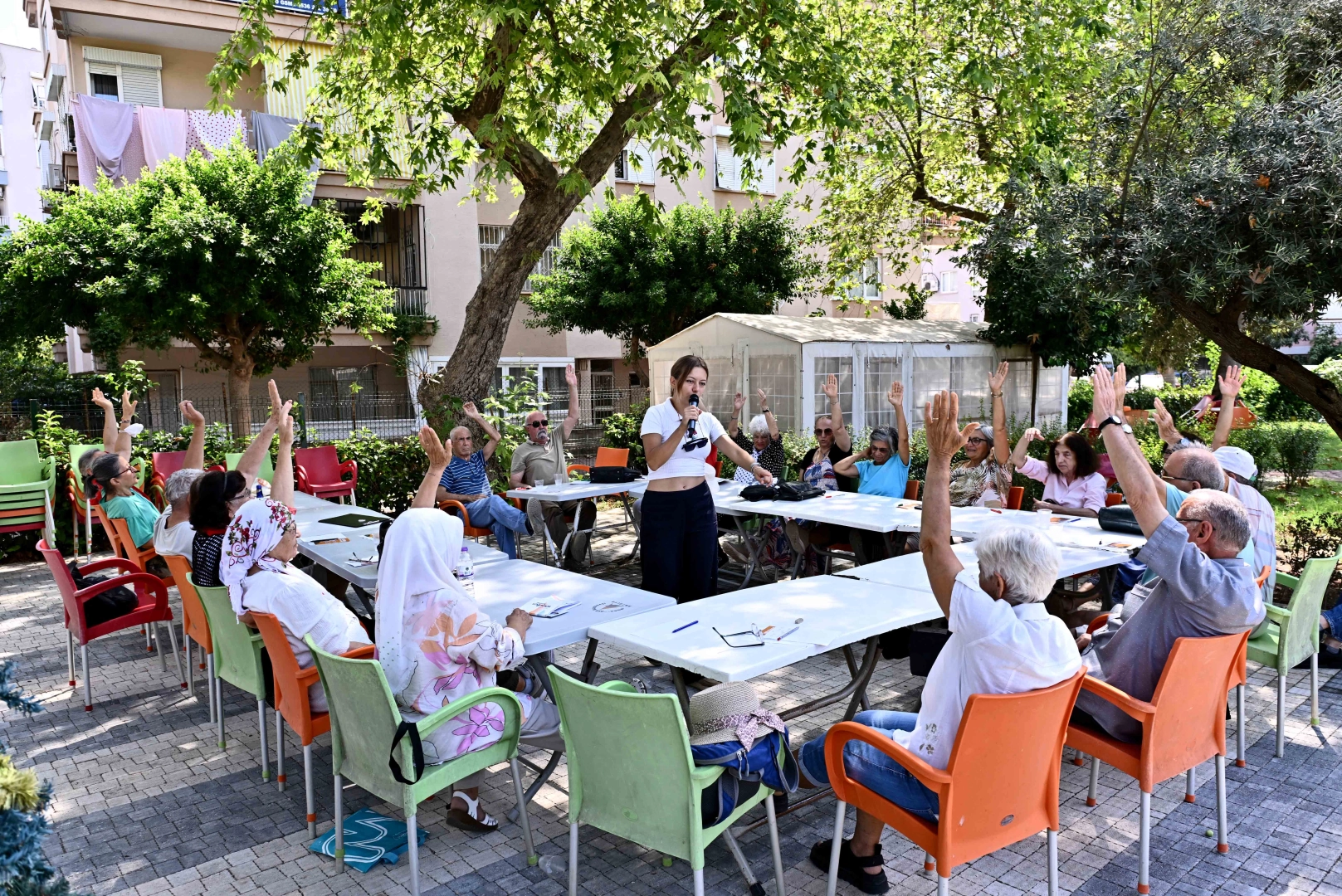 Alzheimer farkındalığı için Muratpaşa'da yaşlı evlerinde buluşuldu