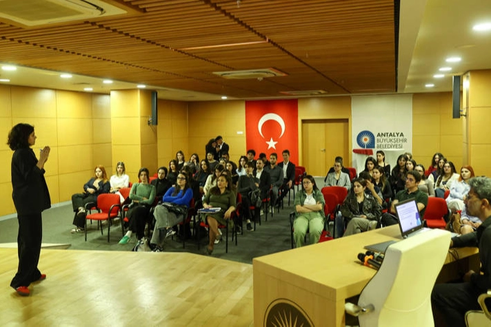Antalya'da Gençlere AB Fırsatları Sunuldu
