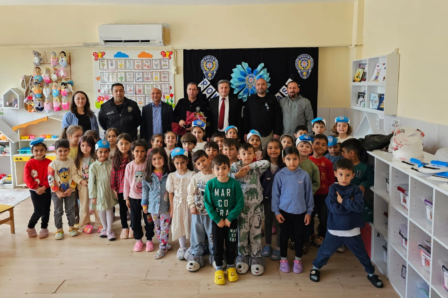 Kumluca'da Öğrenciler Polisleri Şaşırttı
