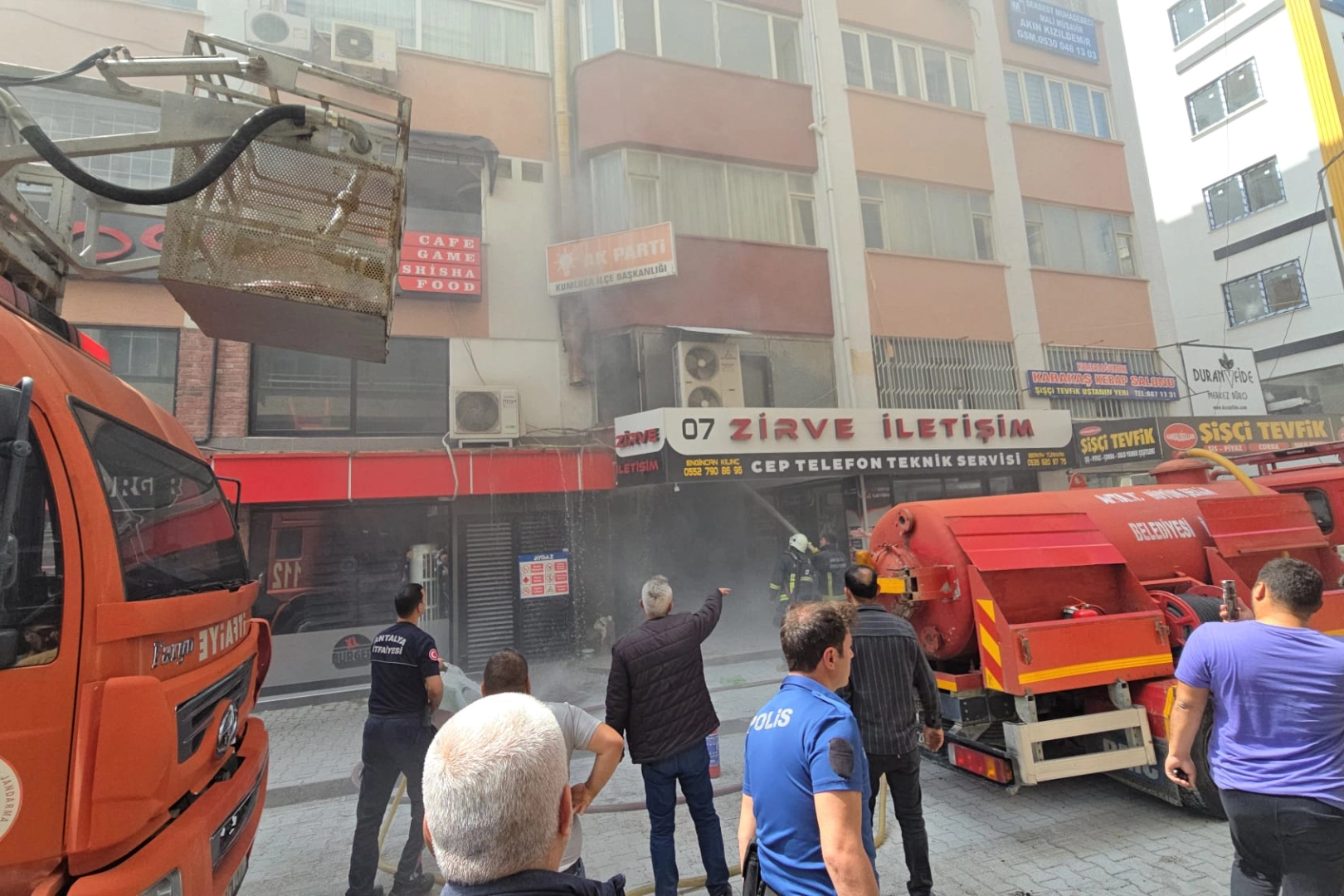 Kumluca'da İşhanı Yangını: Panik ve Küçük Hasar
