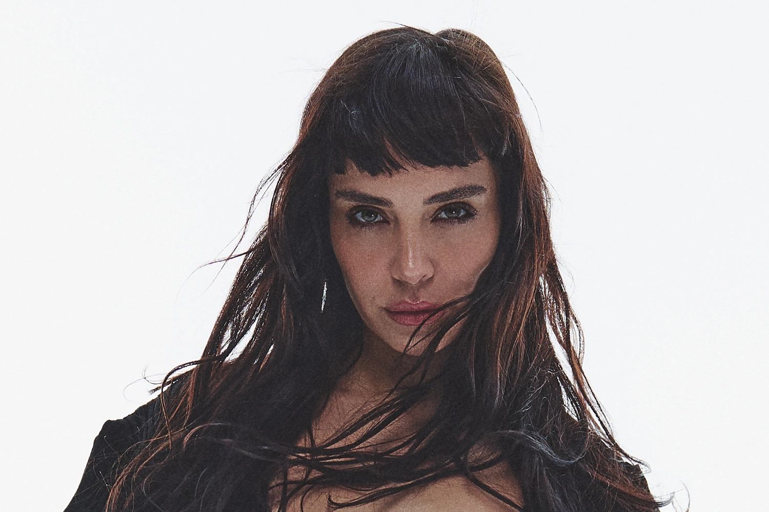 Aybüke Albere'den Sezen Aksu dokunuşlu yeni hit: Harap
