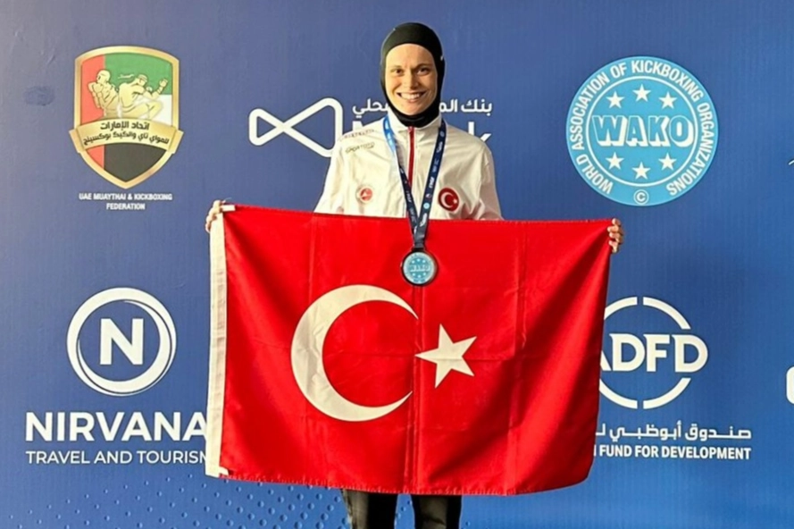 Sakaryalı kick boksçu Ayşe Kaplan dünya üçüncülüğüne uzandı