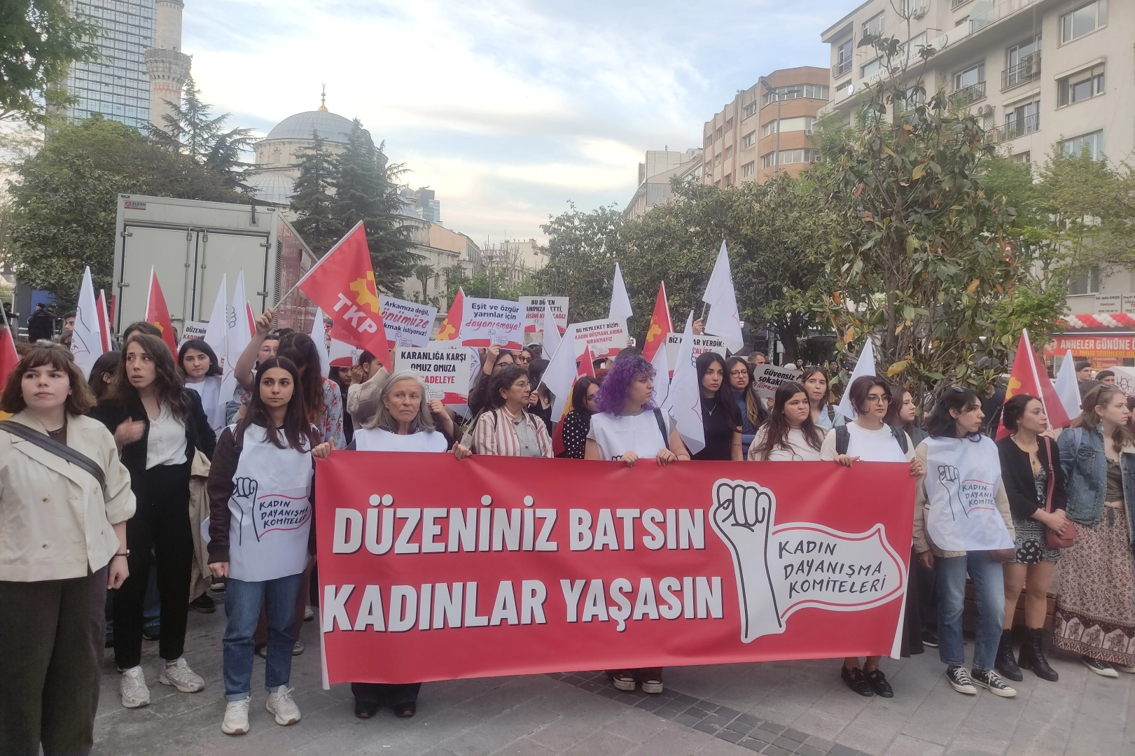 Şişli'de Bahar Aksu için öfkeli kadın protestosu

