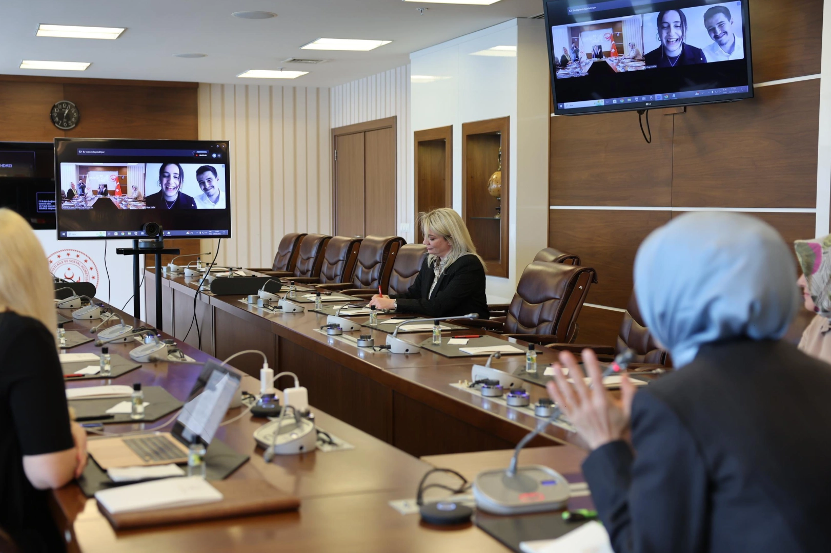 Bakan Göktaş'tan öğrencilerin koruyucu aile projesine destek
