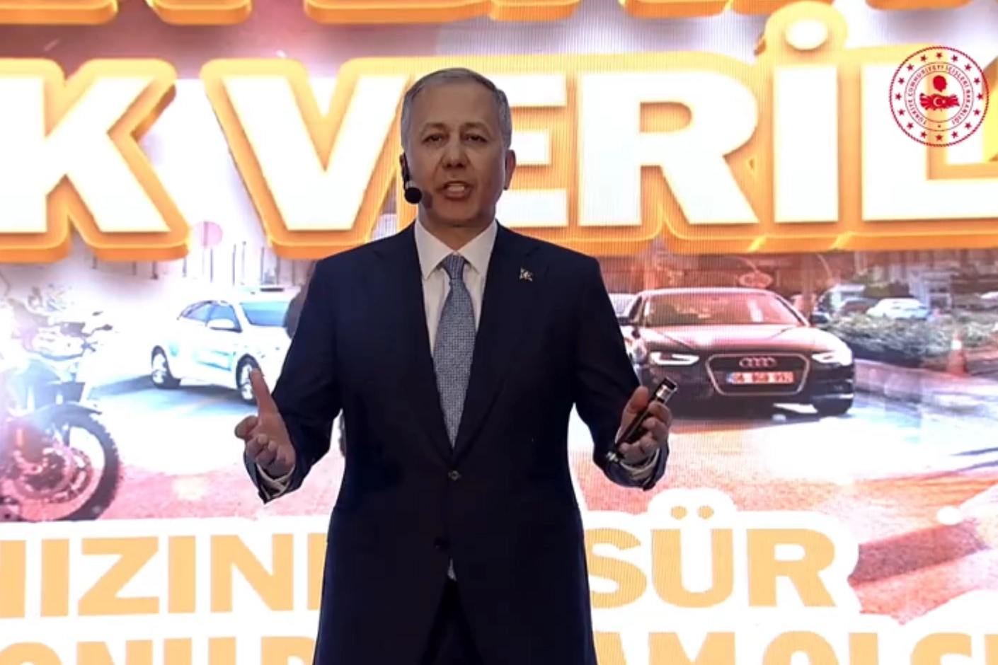Yerlikaya: Bayramda Trafik Kazalarına Dikkat!
