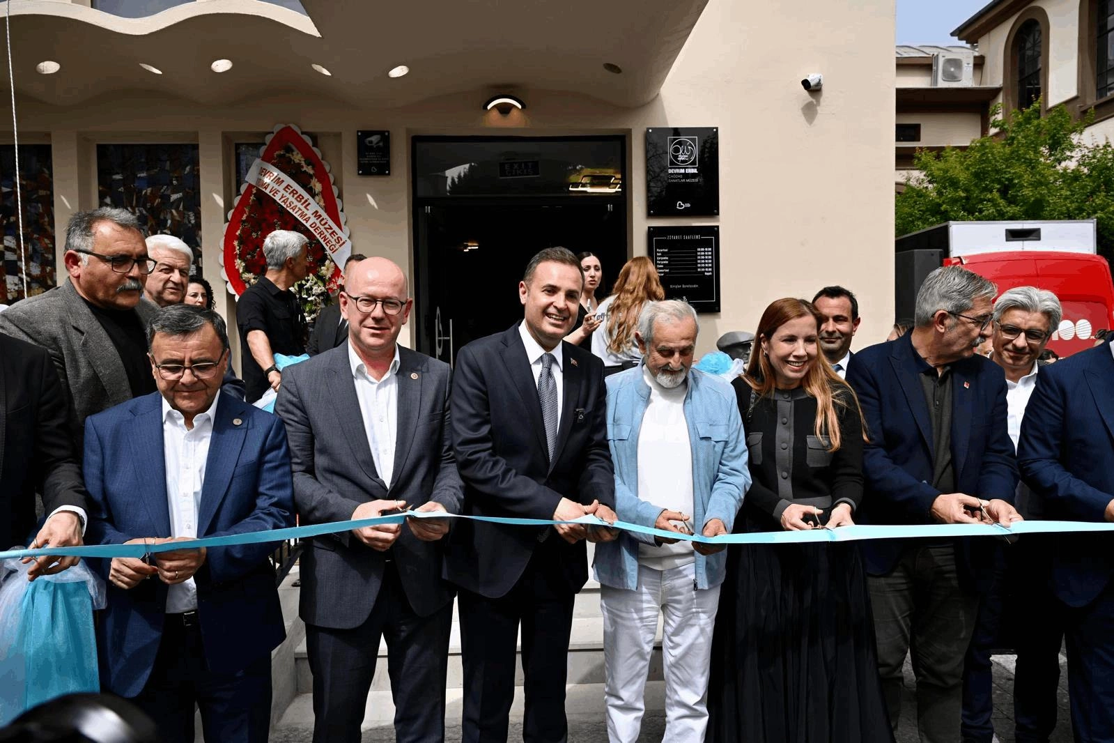 Balıkesir'de Devrim Erbil Çağdaş Sanatlar Müzesi açıldı.
