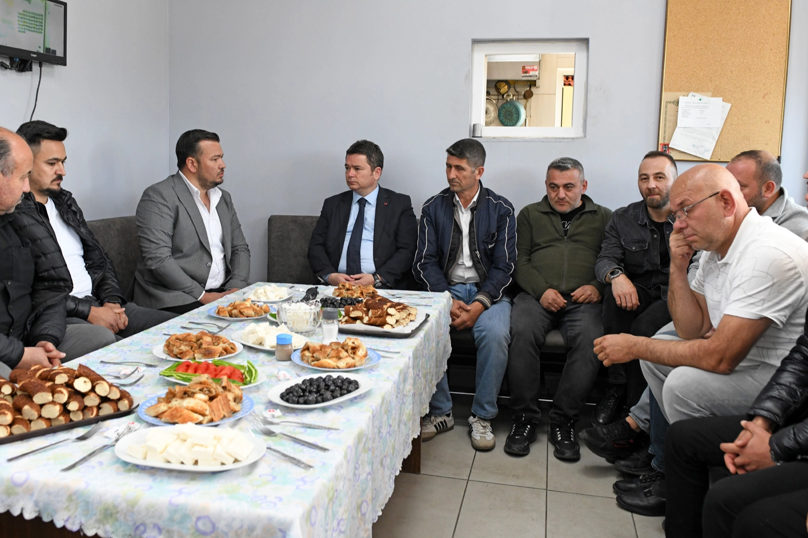 Başkan Aydın, taksicilerle kahvaltıda buluştu
