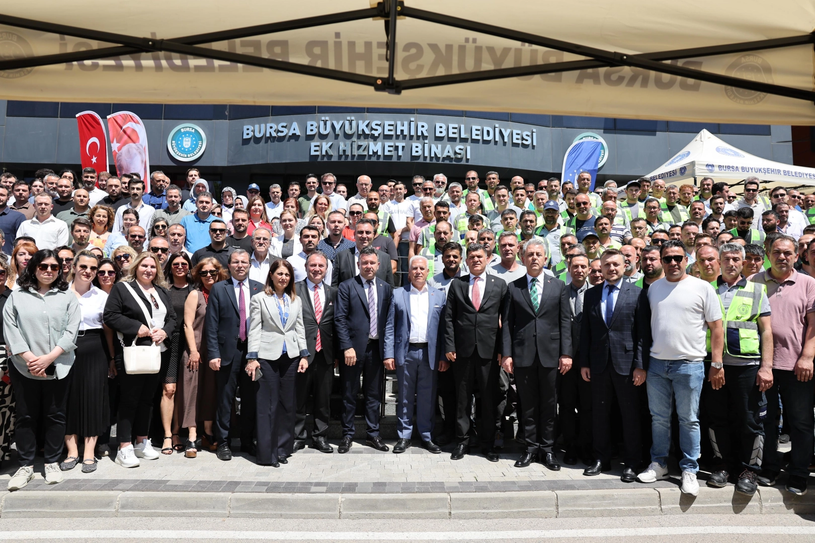 Bozbey, Büyükşehir çalışanlarıyla bayramlaştı

