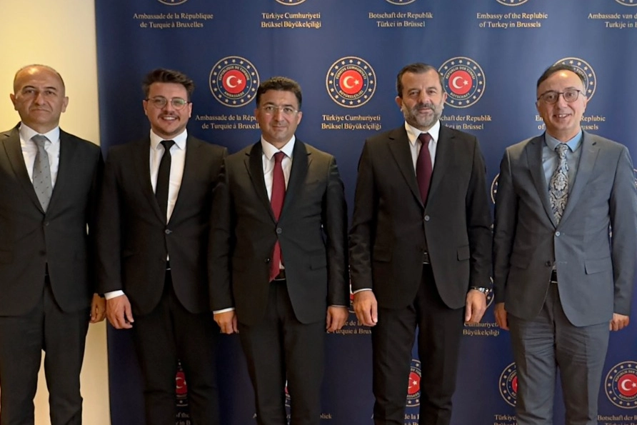 Gürsu Belediye Başkanı Işık, Avrupa'da yeni projeler için görüşmeler yaptı.
