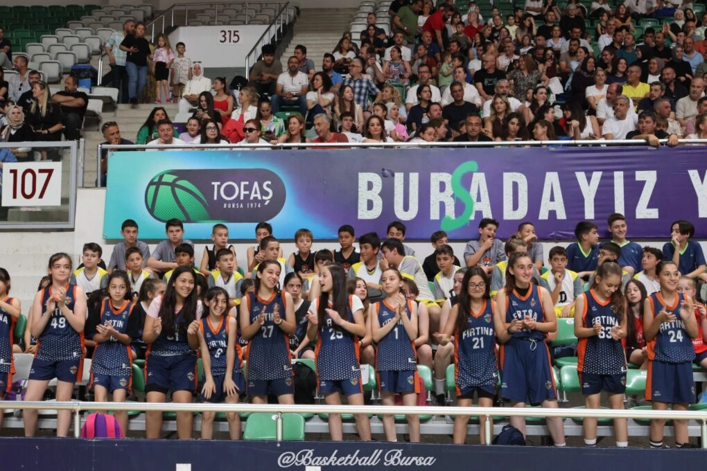 Bursa'da Altyapı Basketbol Sezonu Son Buldu
