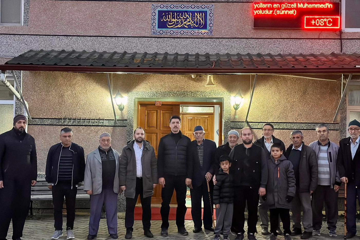 Kaymakam, Sabah Namazında Vatandaşlarla Buluştu
